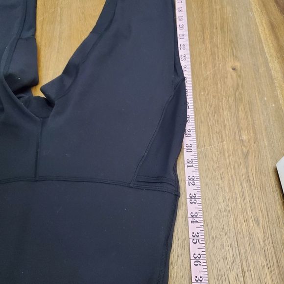 LULULEMON Leggings Size 10 Mesh Detail High Rise Black Womens Key Pockets - Picture 7 of 10